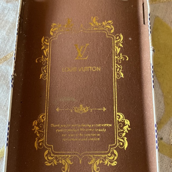 Authentic Louis Vuitton phone cases - Picture 10 of 16